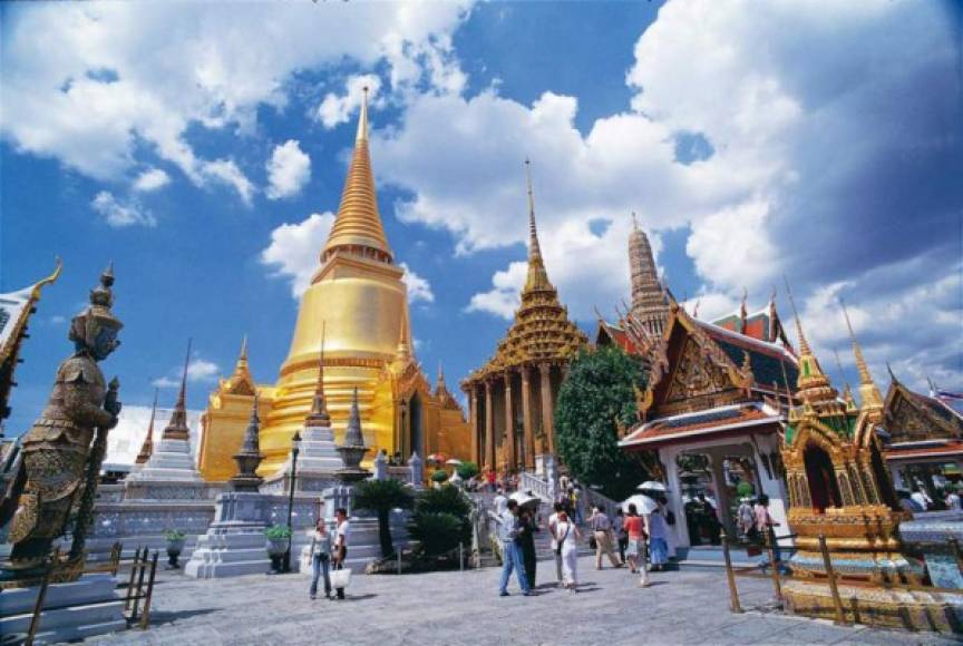 Tailandia: Este país asiático es otro de los que no celebra Navidad. Tailandia se ha convertido en uno de los países de mayor atractivo turístico, por lo que para estas fechas navideñas, hoteles y restaurantes hacen una excepción para los visitantes.