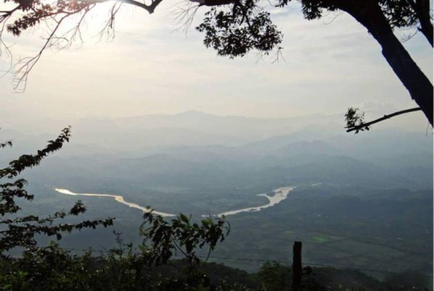 La montaña de Santa Bárbara es el segundo pico más alto de Honduras, después de la montaña de Celaque, con una altura de 2,744 msnm. Foto Honduras Tips. <br/>