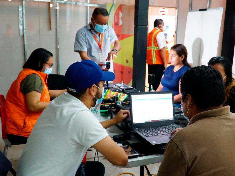 Proceso. El personal del proyecto Identifícate continúa con el proceso de enrolamiento a los ciudadanos. Foto: Amílcar Izaguirre..