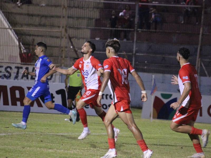 Marcelo Canales anotó el gol del triunfo del Vida ante Victoria.