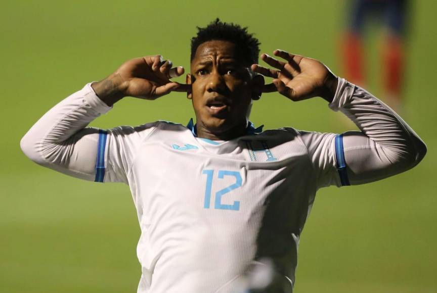 Para empezar podemos recordar a Romell Quioto y su polémica con Reinaldo Rueda. El atacante fue desconvocado de la selección de Honduras luego que se fue de fiesta con su novia.