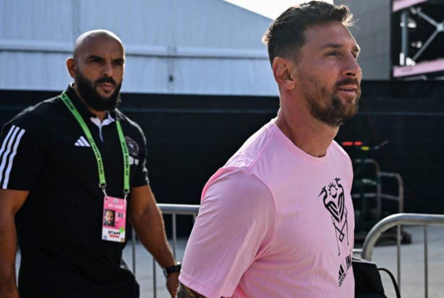 Y es que, en cada partido y lugar donde está el argentino, su guardaespaldas está presente. Y en algunas ocasiones se ha viralizado por algunas de sus acciones.