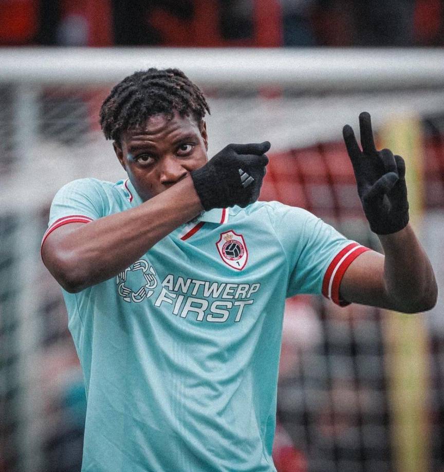 OFICIAL / El Mónaco ficha a George Ilenikhena. El joven jugó la temporada pasada con el Amberes con el que anotó 14 goles en 50 partidos.