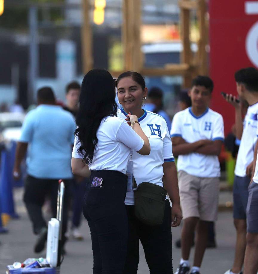 Sin duda, las chicas tampoco se quisieron perder el entretenido duelo en donde Honduras busca el liderato de su grupo. 