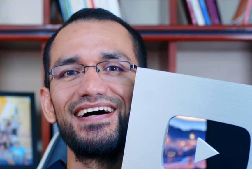 Tras recibir innumerables mensajes con estos videos, el padre Byron, un creador de contenido conocido como “Un sacerdote millennial” respondió a la polémica.