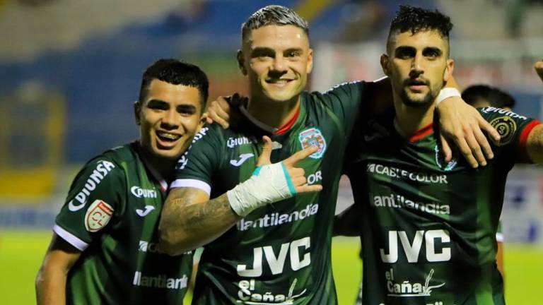 El festejo de Lucas Campana con sus compañeros tras marcar el primer gol de Marathón en este Torneo Clausura 2022.