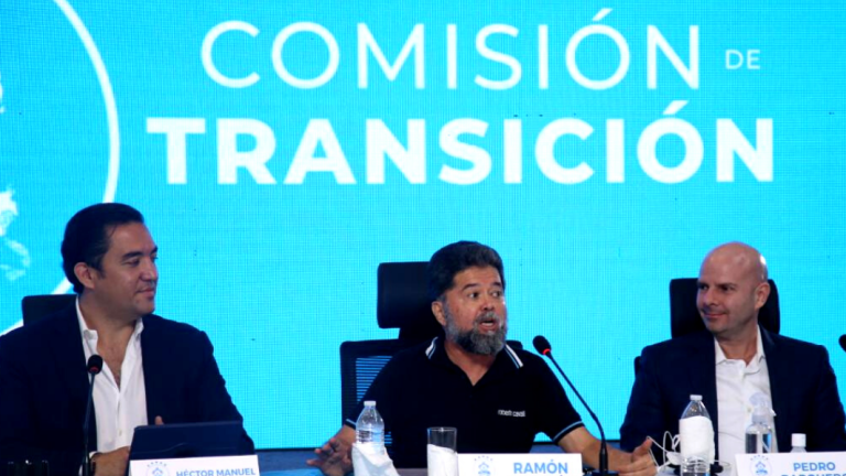 Héctor Zelaya, Ramón Sabillón y Pedro Barquero en una reunión ayer en la capital.