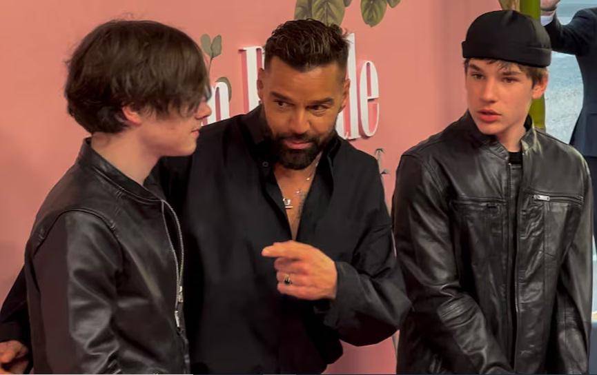 Mienras que Matteo, con gorro negro, está interesado en las artes marciales, según declaraciones de su famoso padre.