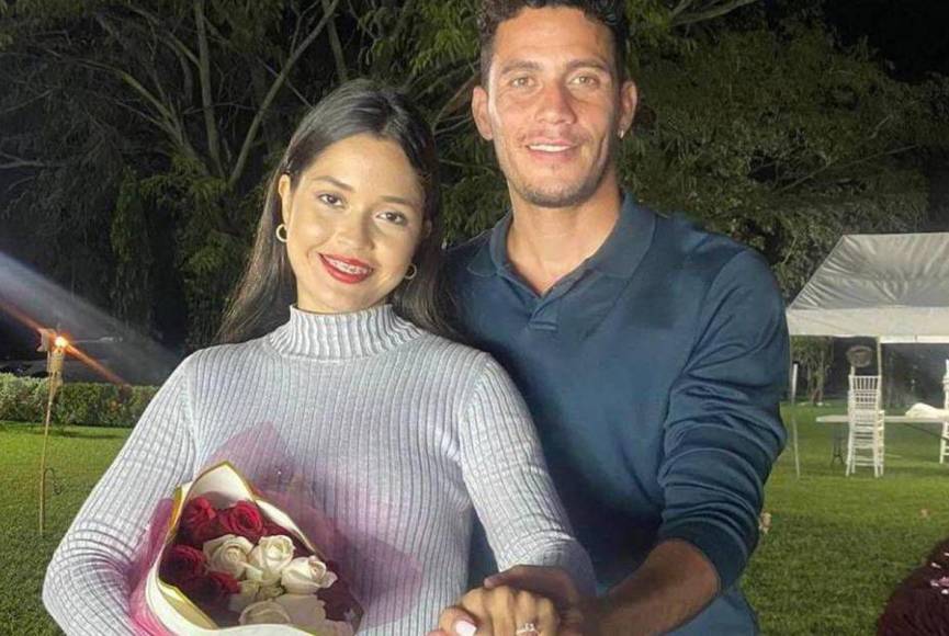 Ángel Tejeda, delantero hondureño del Olancho FC, es el futbolista que conquistó a Andrea. El atacante le pidió matrimonio el pasado mes de julio y este fin de semana finalmente fue la boda. 