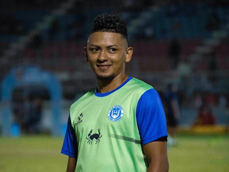 Alexy Vega no seguiría en las filas del Victoria para la próxima campaña.