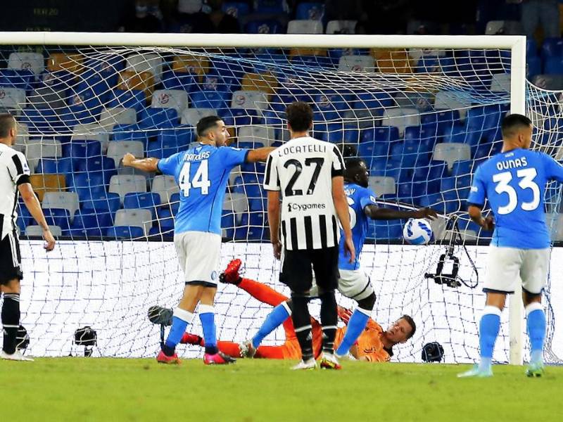 Juventus sufrió una dolorosa remontada en casa del Napoli.