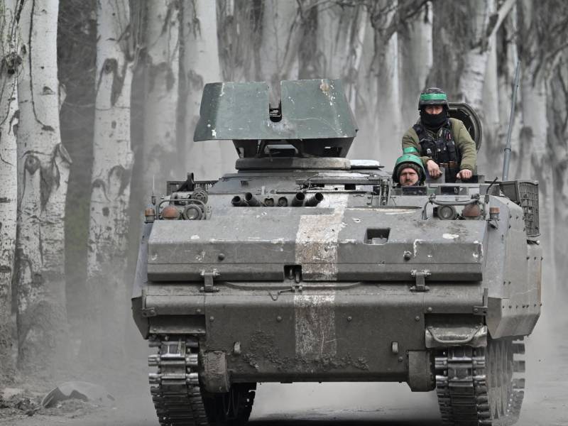 Ucrania prepara una contraofensiva contra Rusia en Bajmut tras recibir los nuevos tanques enviados por los aliados.