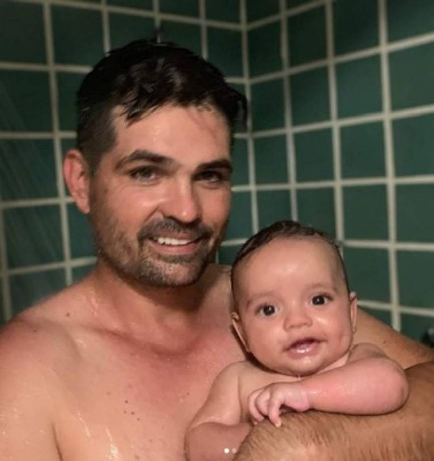 “Mi humilde opinión ,y me dirán que te importa verdad! Pero cuiden mucho al bebé pienso que está muy chiquito aún para sacarlo así”, escribió otra fan. <br/><br/>