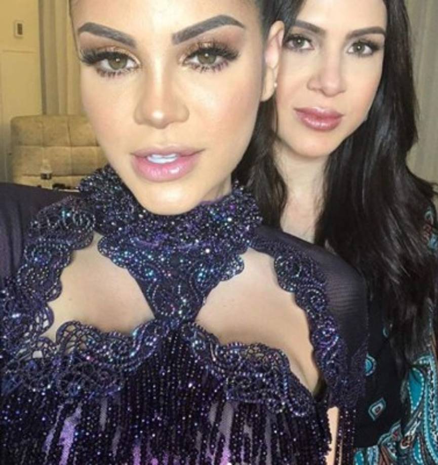 Virginia siempre aparece apoyando a su hermana y demostrando lo orgullosa que se siente por cada uno de los logros de la cantante.