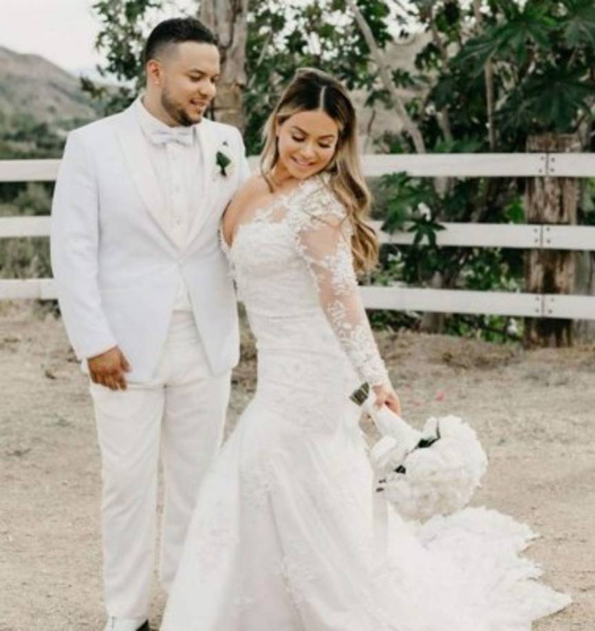 5. Chiquis Rivera y Lorenzo Méndez.<br/><br/>La cantantes y estrella de reality de Telemundo Chiquis Rivera se casó con Lorenzo Méndez, exvocalista de La Original Banda El Limón, en una ceremonia de junio de 2019, generando mucho interés en los EE. UU y el extranjero.<br/><br/>
