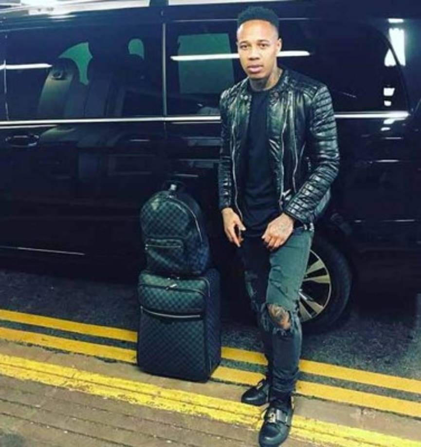 El lateral inglés de la Premier League, con 27 años de edad, se subió a un avión y comenzó una fiesta en una playa. Además de darse una escapada, el problema del jugador es que invitó a menores de edad.<br/>