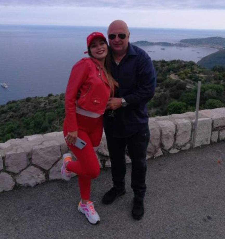 Kant ha rechazado con enojo los comentarios en los que mencionan que es lo suficientemente mayor para ser el padre de Margarida y la ha defendido de las publicaciones ofensivas que encuentra en internet.<br/><br/>''No sabes nada, sientes envidia y no tienes nada que hacer sino escribir m ***.', respondió el empresario a un comentario cruel en redes.<br/>