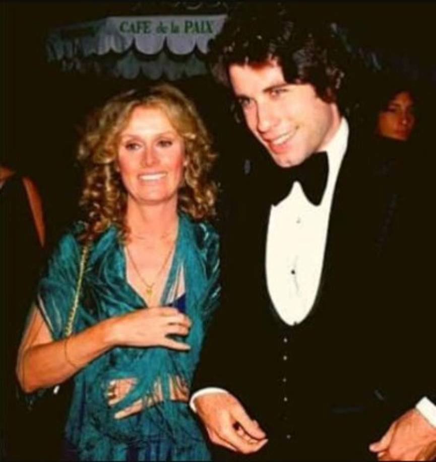 Travolta voló a casa a Los Ángeles cuando la salud de Hyland disminuyó drásticamente. Dijo que estaba con ella cuando ella murió, y recordó que 'sintió que le faltaba el aliento'.