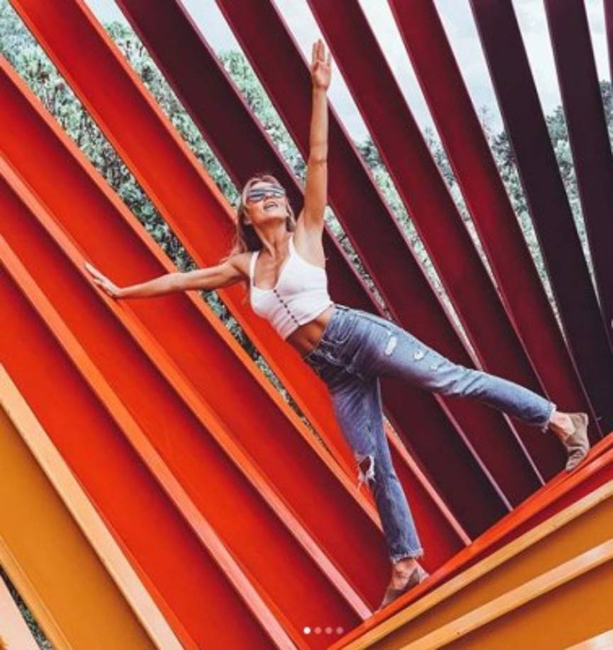 La actriz no reaccionó a las críticas ni a las interrogantes de sus fanáticos, se limitó a colgar más imágenes y lucir feliz.