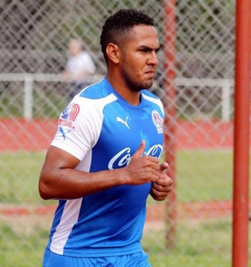 El Juticalpa FC busca ser un equipo referente en el siguiente campeonato y por eso quieren reforzarse en todas las posiciones. Para el centro del campo, los canecheros quieren fichar al olimpista Danilo Tobías.<br/>