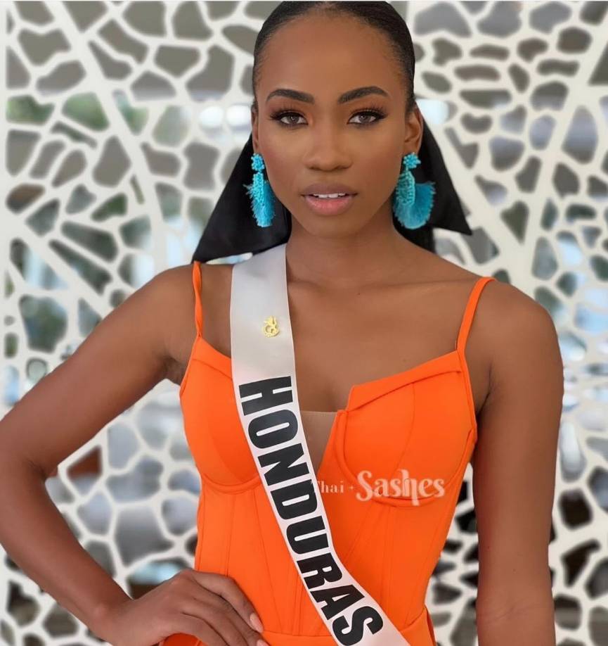 La bella miss Honduras luciendo un vestido del diseñador Louis Pangilinan. 