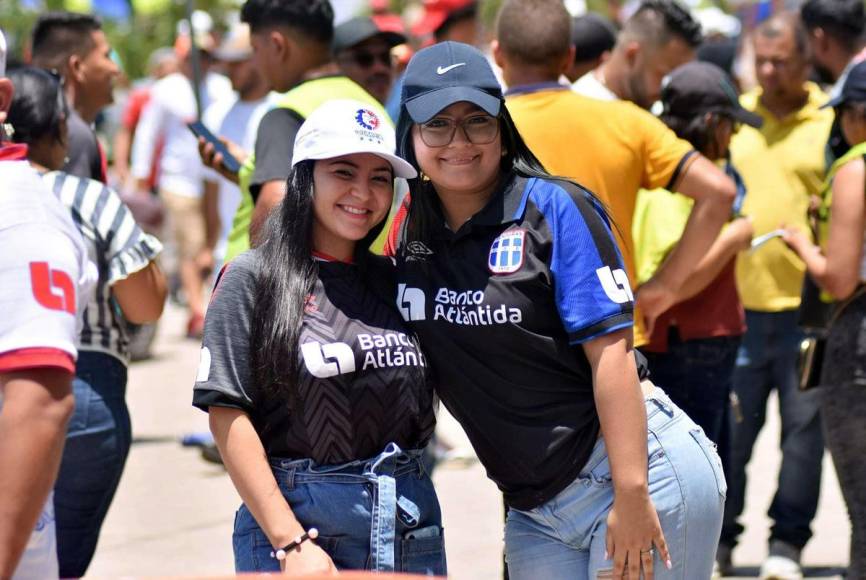 Las olimpistas que llegaron al estadio Juan Ramón Brevé Vargas.