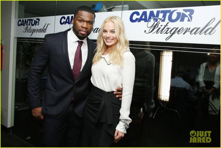 Fan de 50 Cent. La actriz conoció al rapero 50 Cent, cuyo verdadero nombre es Curtis Jackson, en el evento del Día Anual de Caridad 2015 organizado por Cantor Fitzgerald y BGC, en la ciudad de Nueva York. Robbie y Jackson estuvieron entre las estrellas que atendieron las líneas telefónicas en apoyo del evento de caridad.