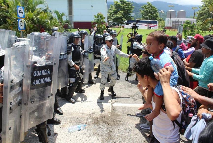 El migrante Dany Maldonado contó que ya había obtenido un permiso temporal en la estación migratoria Siglo XXI en Tapachula pero que unos agentes “lo rompieron en el norte del país” y por ello tuvo que regresar a Tapachula.