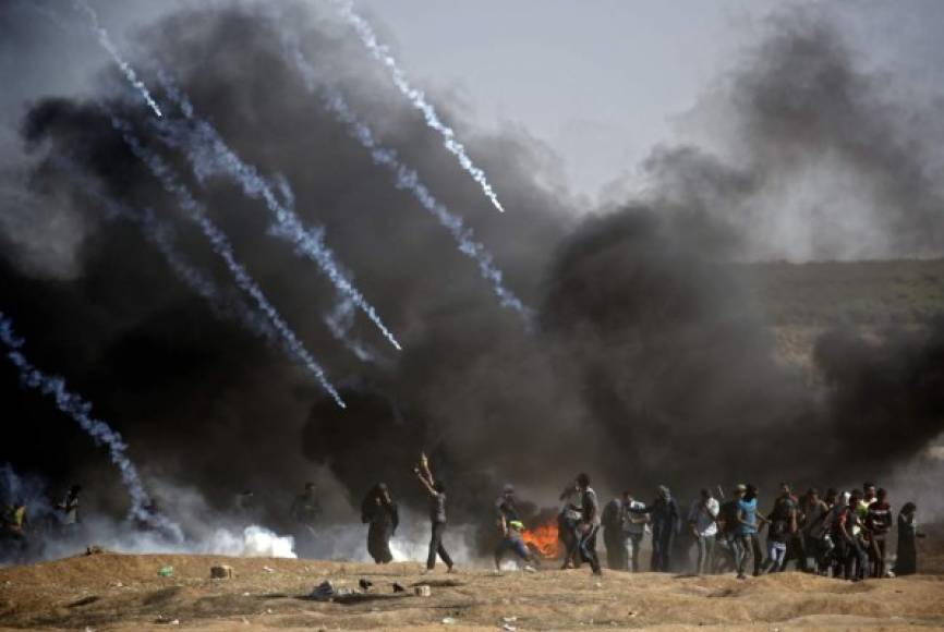 El ejército israelí acusa a Hamas de utilizar este movimiento para mezclar entre la multitud a combatientes armados o para colocar artefactos explosivos en la frontera.