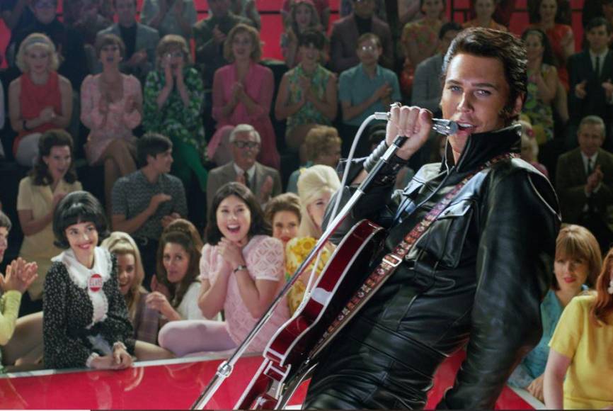 Algo de Elvis en su interior. Más tarde llegó la oportunidad de interpretar a Elvis de la mano del director australiano Baz Luhrmann, que había estado considerando otras opciones como Miles Teller o Harry Styles antes de que llegara a su mano la cinta de Butler.