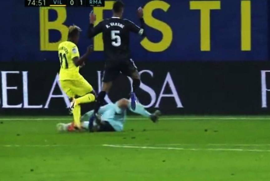Courtois le cometió un claro penal a Samuel Chukwueze que provocó el empate definitivo del Villarreal.