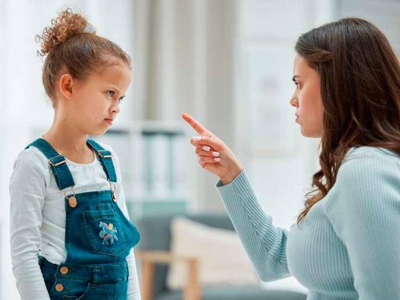 <i><b>La solución es aprender a manifestar de forma positiva lo que quieres decirle a tus hijos e hijas.</b></i>