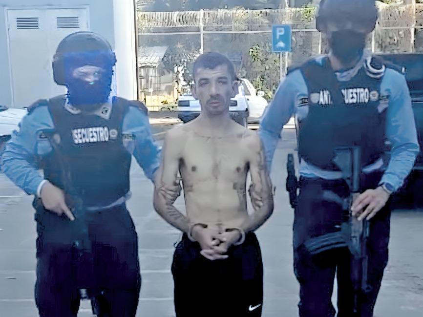 El pandillero José Ángel Interiano Mercado, alias El Conejo, quien fue capturado el 21 de febrero de 2023, según las autoridades de la Policía, es quien está ordenando los secuestros desde la prisión.