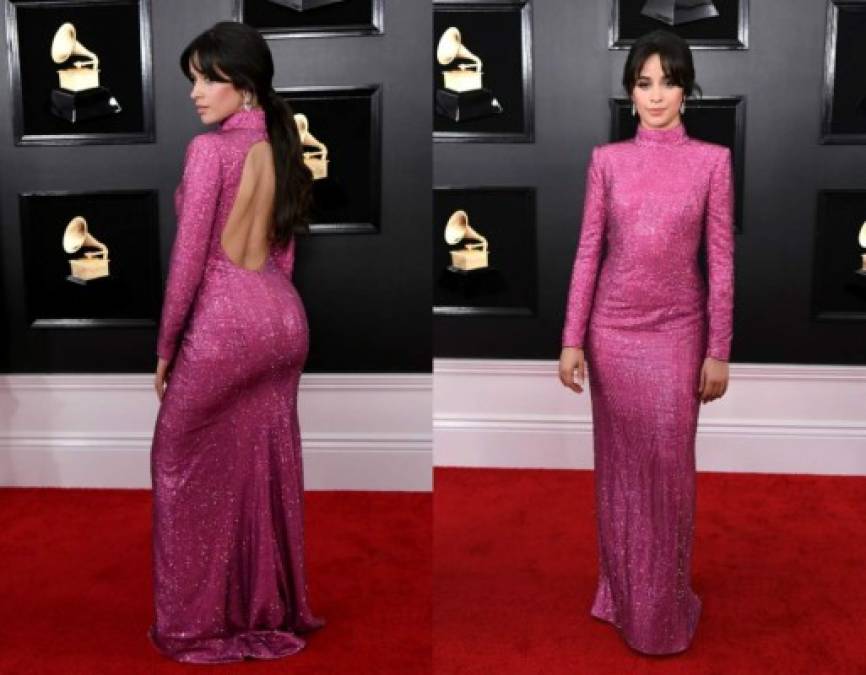 Camila Cabello sedujo la alfombra con un sexy vestido rosado de Armani Prive, tacones de Tamara Mellon y joyas de Harry Winston.<br/>