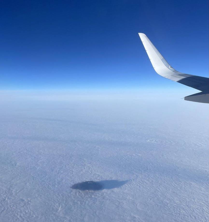 Imágenes del incendio del tren y la columna de humo se viralizaron en redes sociales.