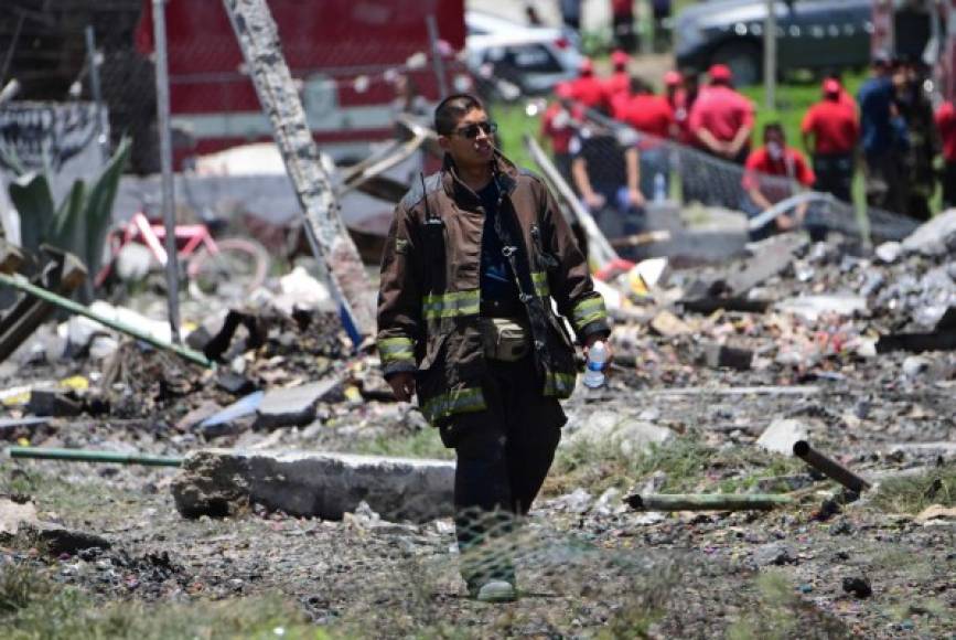 Cuando los cuerpos de emergencia acudían a atender la primera explosión hubo otros estallidos por lo que aumentó el número de fallecidos. AFP