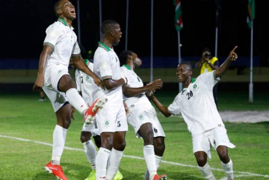 Surinam: Logró clasificar como líder del Grupo D de la Liga B. Jugará por primera vez una Copa Oro.
