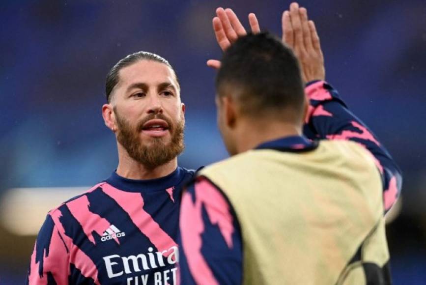 Sergio Ramos: El defensor español sería uno de los fichajes top del PSG para la próxima campaña. Inclusive el defensor le dio me gusta a la publicación sobre la renovación de Neymar.