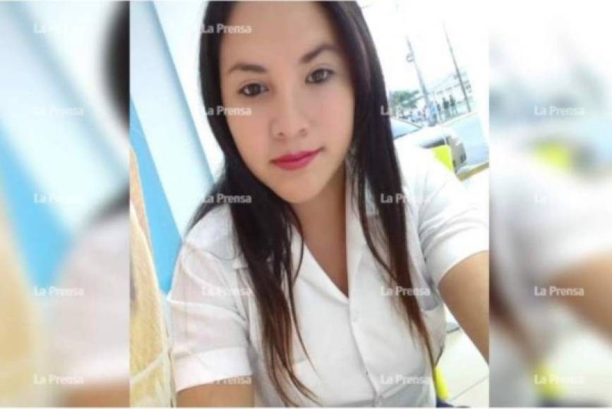 Una estudiante de secundaria fue asesinada la mañana de ayer en el desvío que comunica las colonias Japón y Villa Valencia de Choloma cuando iba rumbo a una entrevista de trabajo. La víctima fue identificada por sus familiares como Meylin Lisbeth Barahona Fúnez (de 20 años), quien de acuerdo sus parientes trabajaba como doméstica en una pulpería que está en la colonia Villa Valencia. Según información recabada por las autoridades, la joven estudiante salió ayer a las 6:00 am de su casa en la colonia Japón, pero cuando iba transitando a pocos metros de la entrada de la colonia Villa Valencia fue interceptada por varios sujetos los cuales sin mediar palabra le dispararon hasta quitarle la vida. Los hechores huyeron de lugar con rumbo desconocido. El cuerpo de la malograda joven quedó tirado en la calle de tierra y junto a ella estaba un fólder rojo que contenía un currículo, ya que según sus familiares la víctima iba a una entrevista de trabajo puesto que le habían ofrecido un mejor empleo. De acuerdo a las indagaciones realizadas por la Policía, la colegiala hace poco había terminado una relación con un integrante de una estructura criminal que opera en el sector y luego comenzó un noviazgo con otro joven por lo que las autoridades no descartan que el crimen sea pasional.