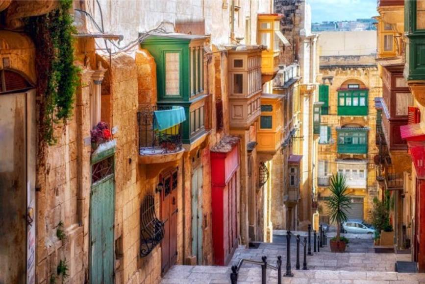 Malta (9)<br/><br/>Malta ubicada en el archipiélago del Mediterráneo central, es ideal por sus playas y mezcla de culturas, el pasaporte hondureño tiene acceso libre a la isla europea.