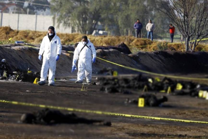 Cuerpos calcinados, desesperación y dolor en México tras explosión de ducto