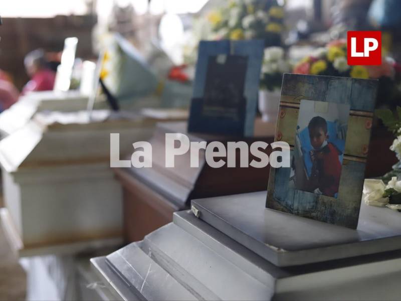 En horas de la tarde de este jueves se enterrarán los cuerpos de las seis víctimas.