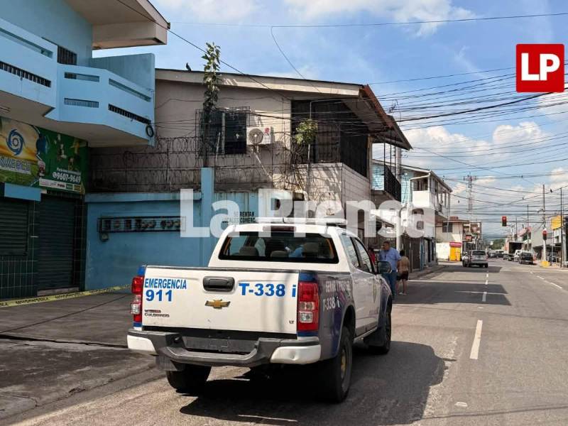 Escena del crimen en el barrio Lempira de San Pedro Sula, donde un hombre fue asesinado a balazos.