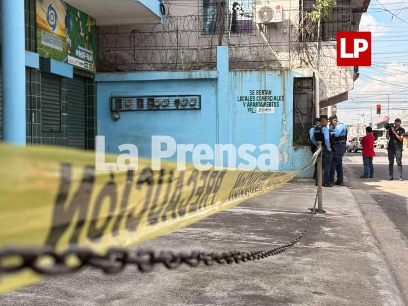 Autoridades acordonaron la escena donde fue encontrado sin vida Ever Muñoz, víctima de un ataque armado.