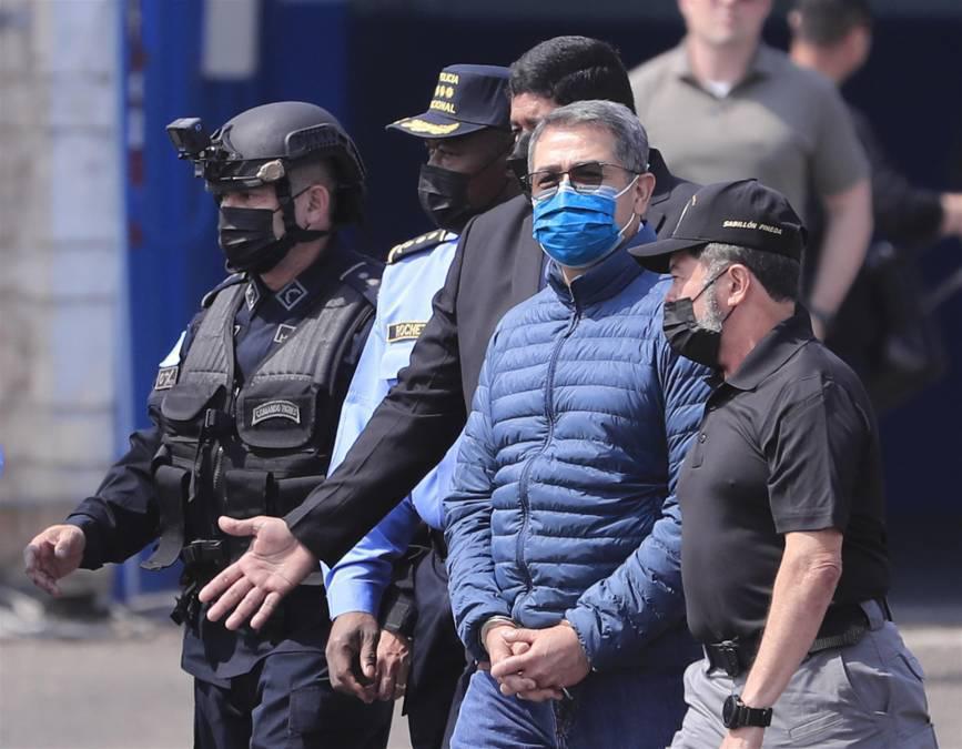 Juan Orlando Hernández fue extraditado el 21 de abril de 2022, tras una solicitud de extradición de la justicia estadounidense que lo acusa de tres delitos asociados al narcotráfico.