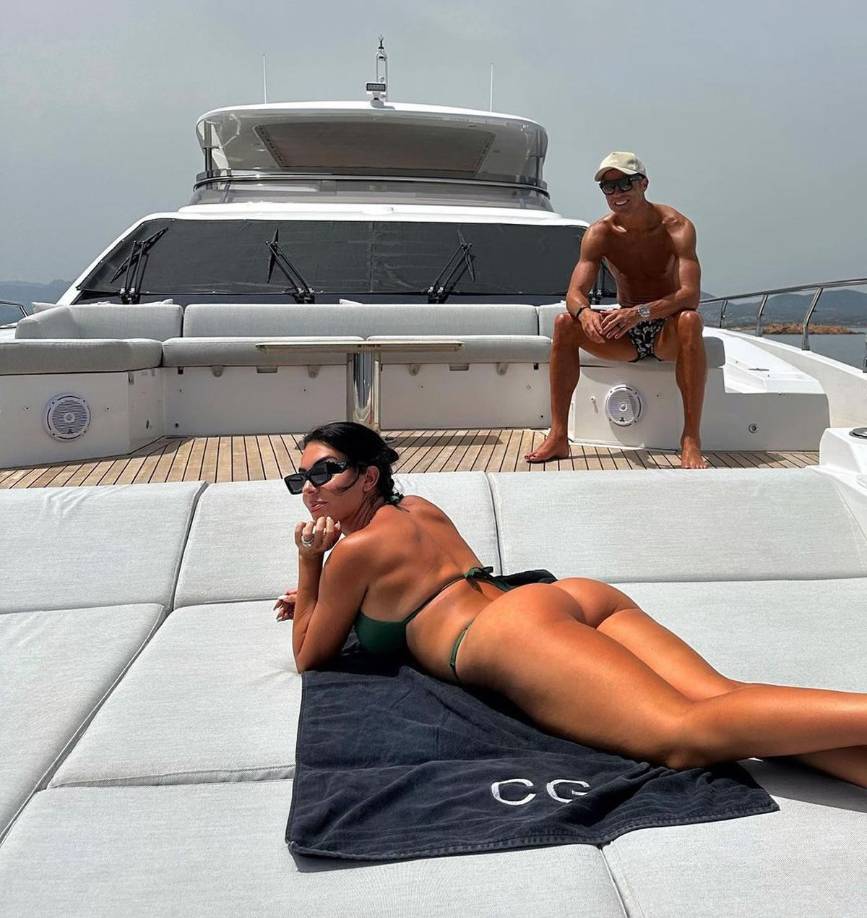 Desde entonces se han convertido en los reyes de las alfombras rojas y las redes sociales, derrochando amor y felicidad juntos.