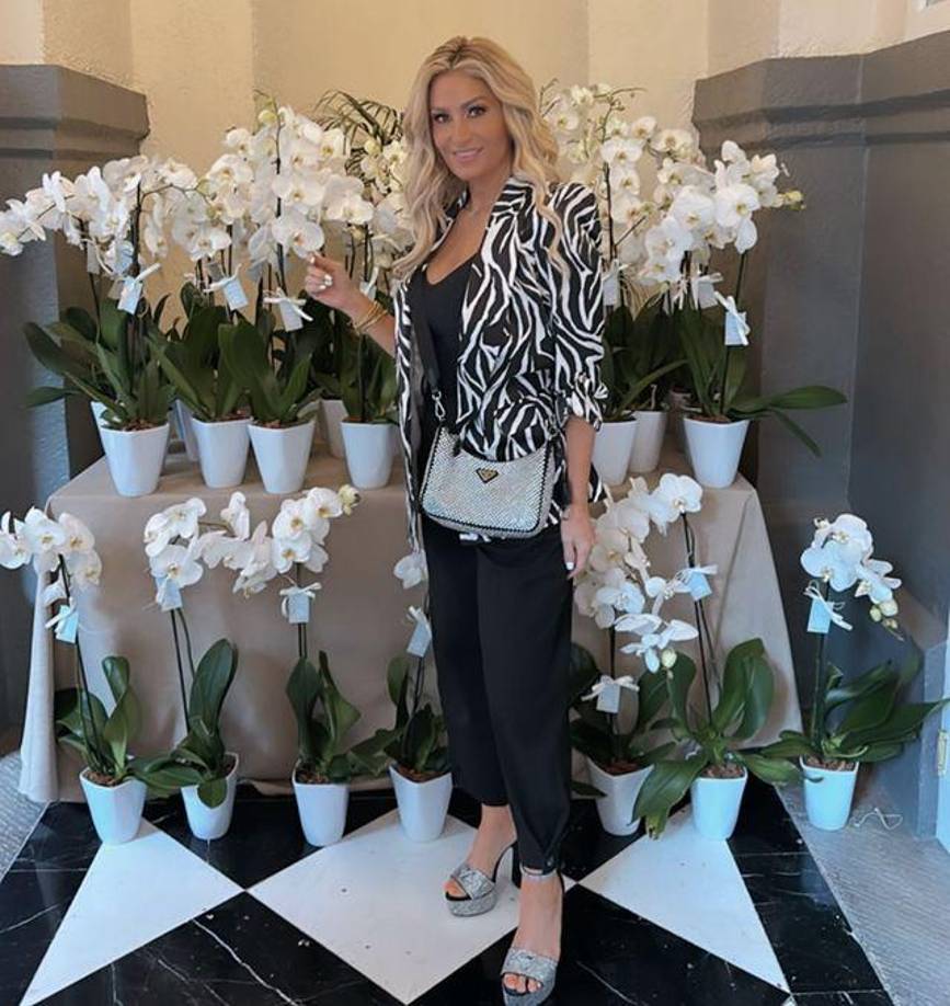 Anette Cuburu terminó diciendo que Carmen Armendariz “es una víbora, una señora mala, le ha quitado el trabajo a mucha gente”, acusando que por ello sus proyectos “son fracasos”. “Conmigo se comportó fatal y se metió personalmente conmigo y con mis hijos”.