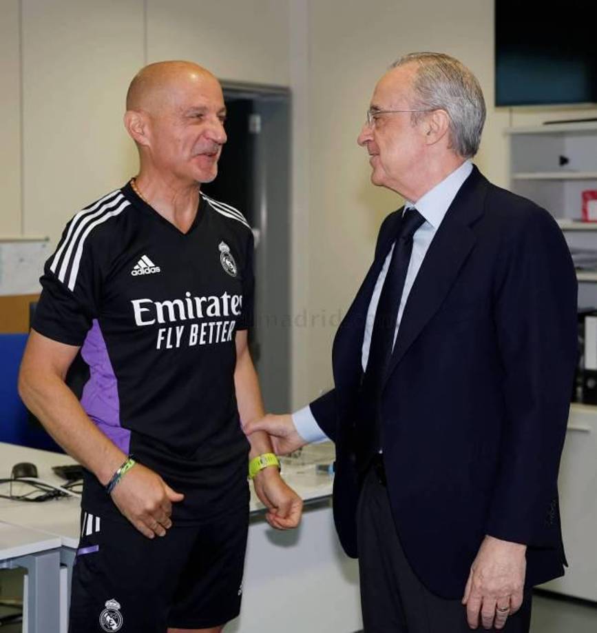 Florentino Pérez acudió al mediodía a la Ciudad Real Madrid en el arranque de la pretemporada con el objetivo de dar buenas vibras y desear suerte en el inicio de una nueva campaña.