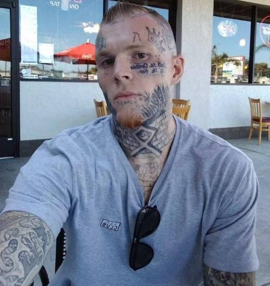 El sospechoso Trent William Millsap fue asesinado por la policía SWAT de California después de que supuestamente apuñaló al ex piloto de NASCAR Bobby East en el pecho .