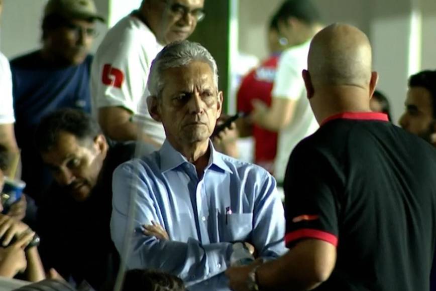 Reinaldo Rueda no pierde el tiempo. Se trasladó desde San Pedro Sula hasta Tegucigalpa en horas de la tarde para ser uno de los invitados en el estadio Nacional Chelato Uclés.